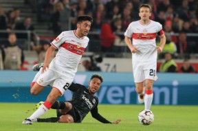 包含德国杯今晚走向成谜，斯图加特造点机会，悬念犹存，细节决定成败的词条