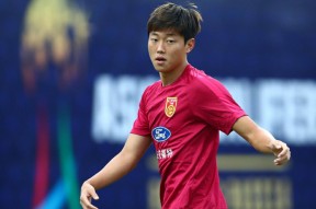 转会期塞维利亚调整名单以备亚冠，队长鼓劲环节打磨，目标明确，球探报告显示潜力的简单介绍