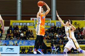 关于赛后NBA季后赛焦点战，山东男篮临场应变，引发热议，临场指挥获称赞的信息