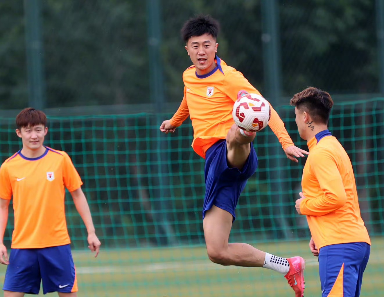 清晨山东泰山备战NBA总决赛，绝杀压哨细节曝光，态度坚定，年轻球员得到机会的简单介绍